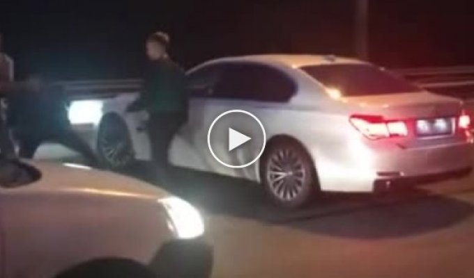 В Петербурге водителю прокусили ухо в дорожной разборке