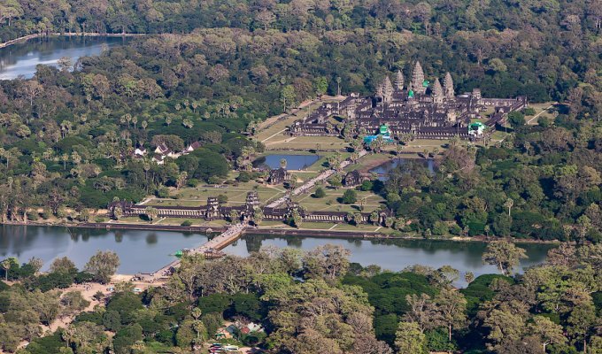 Ангкор-Ват с вертолета (43 фото)