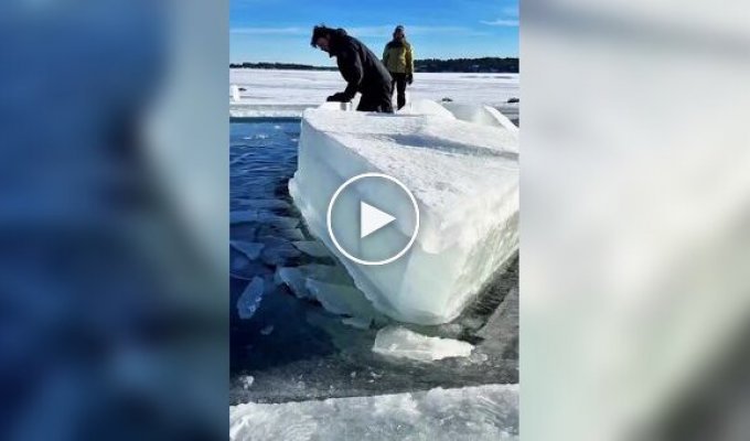 A boat made from a block of ice with a motor: a crazy experiment on the water