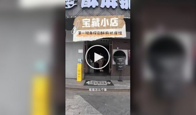 A guy opened salons where people get scratched for money