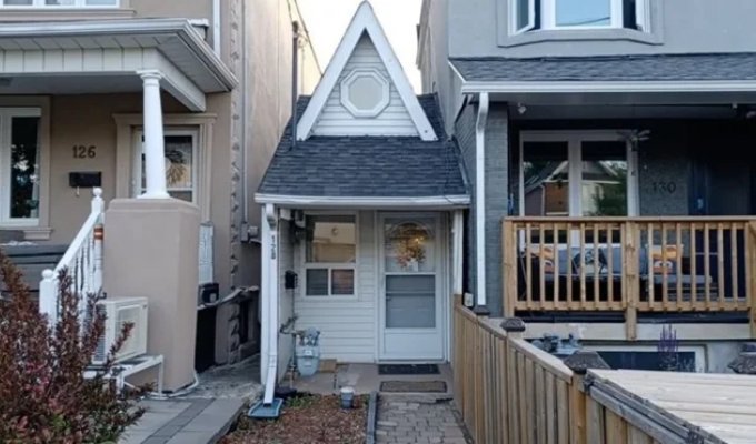 Это самый маленький дом в канадском мегаполисе Торонто (4 фото + 1 видео)