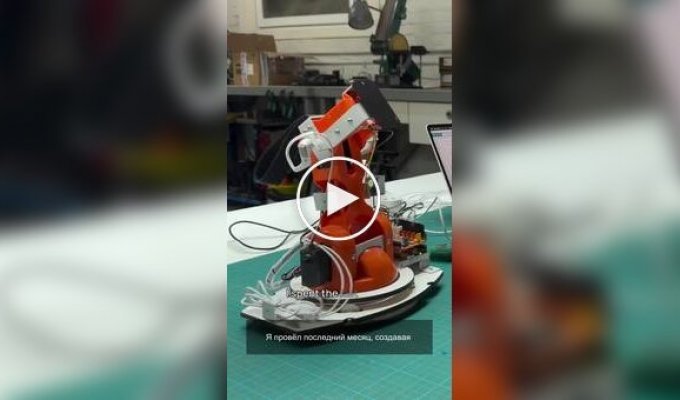 German man turned his tablet into a robot assistant