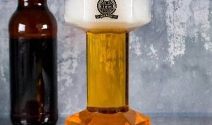 Combine business with pleasure: beer dumbbell (2 photos + video)