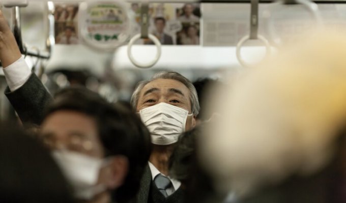 Почему в Азии многие носят маски? (3 фото)