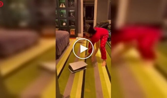 Мать разбила PS5 сына, объяснив это «воспитанием»