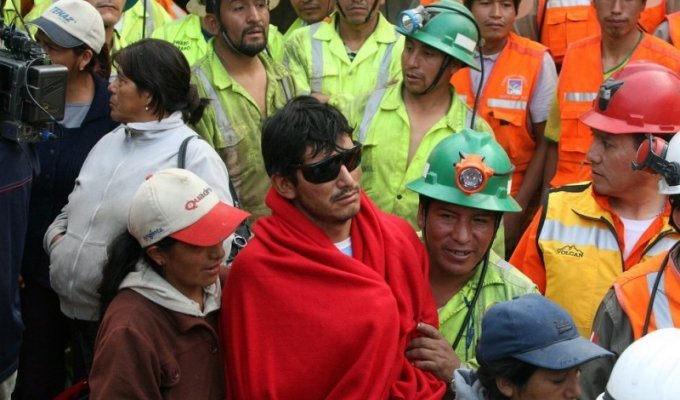 Операция по спасению шахтеров на медной шахте в Чили (21 фото)