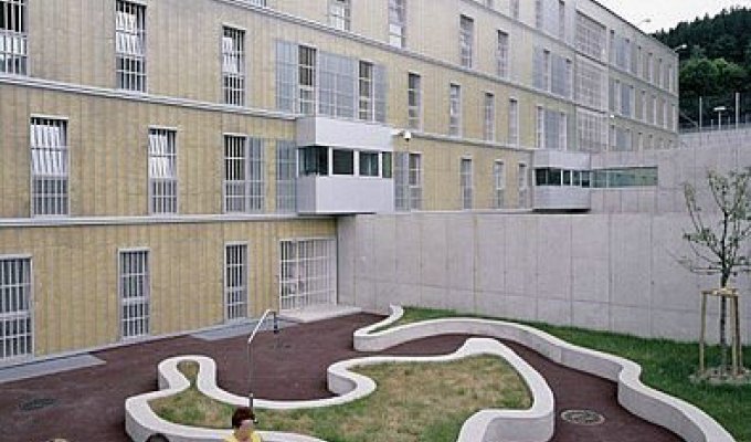 Тюрьма в Австрии (16 фото)