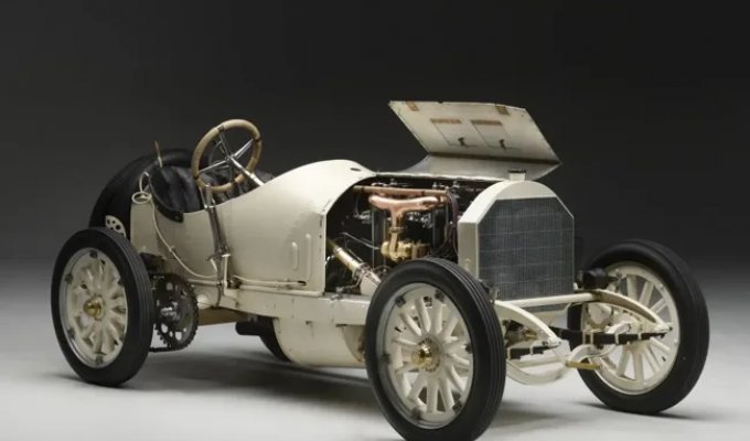 A 116-year-old Mercedes with a 17.3-liter engine is to be sold for $ 9 million (16 photos)