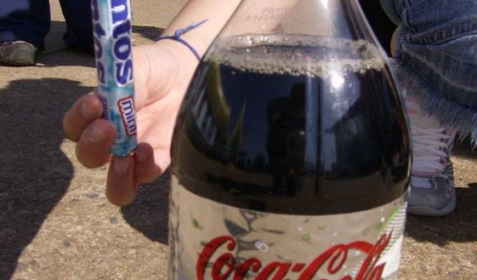 Coca-cola + mentos = смерть?