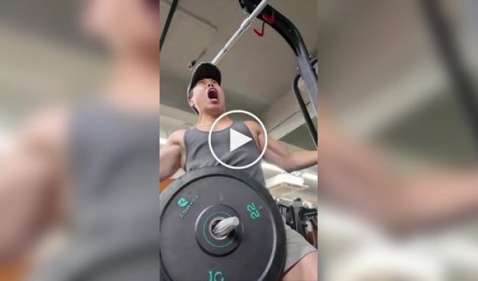 Необычная реклама от уролога из Мексики