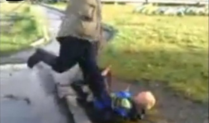 Побитого бродягой школьника накажут по закону (24 картинки + видео)