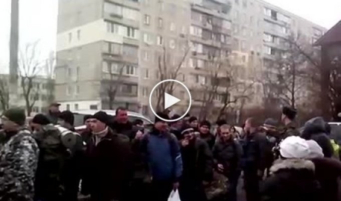 Мобилизация в Киеве. Оболонский военкомат (26 января 2015)