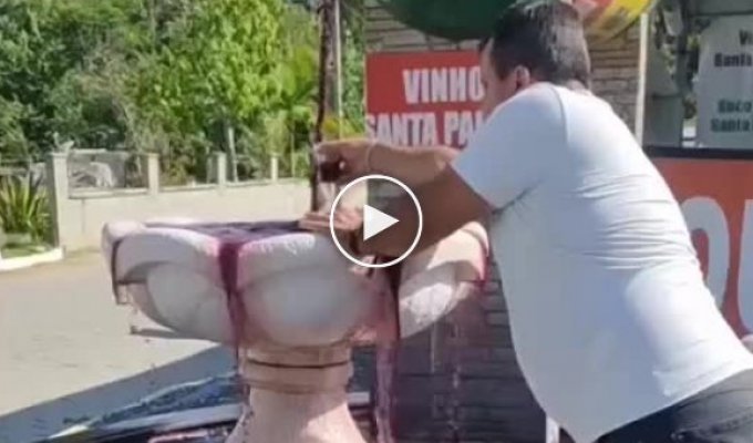 A wine fountain was opened in Brazil, from where everyone can drink