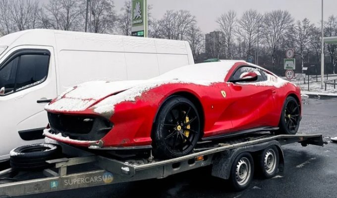 Powerful Ferrari and McLaren supercars were brought to Ukraine (4 photos)