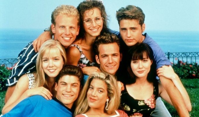 29 лет спустя: как сегодня выглядят актёры сериала «Беверли-Хиллз, 90210» (17 фото)