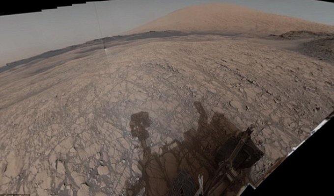 Марсоход НАСА сделал панорамные снимки "красной планеты", на которых ее пейзажи напоминают Землю (5 фото + 2 видео)