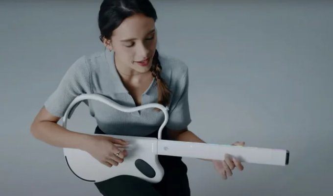 Unusual digital "guitar" without strings (2 photos + 2 videos)