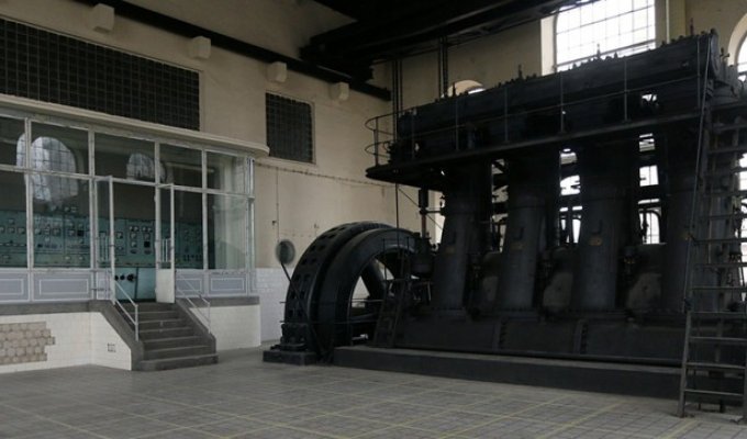 103-летний дизельный генератор в рабочем состоянии (14 фото)