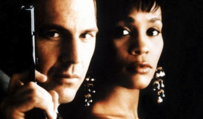 Kevin Costner admitted that he was Whitney Houston's invisible bodyguard (4 photos)
