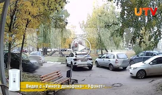 В Башкирии. Во дворе не утром рано встряли два автобарана