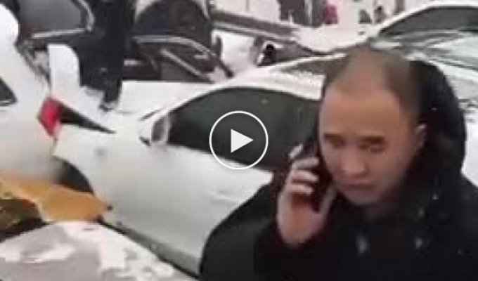 First snow in China and happy car manufacturers