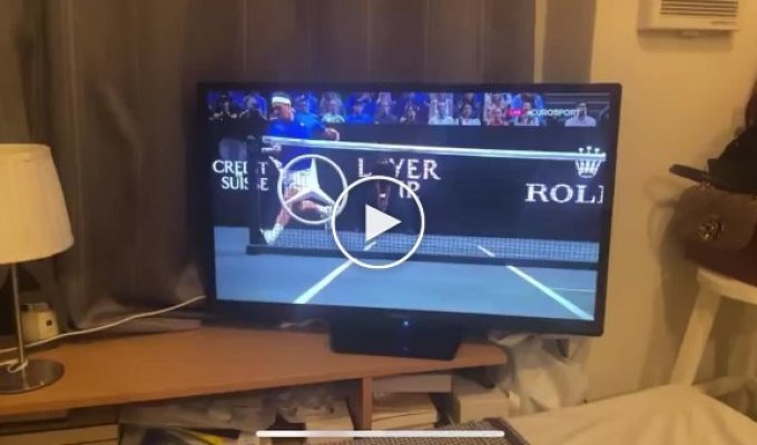 Funny fail while playing tennis