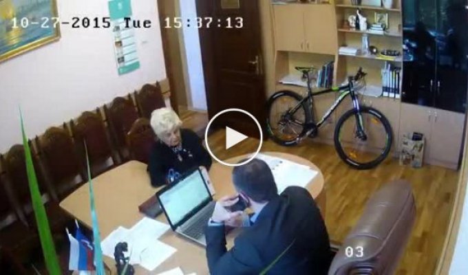 Общественница украла ручку у чиновника
