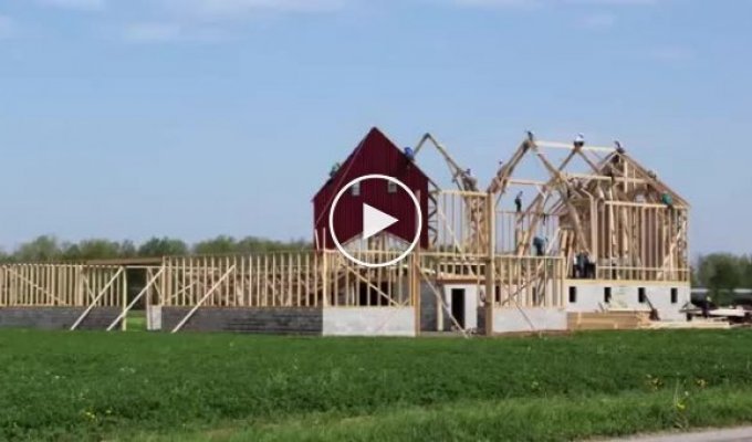 Как амиши строят дом за день всей общиной