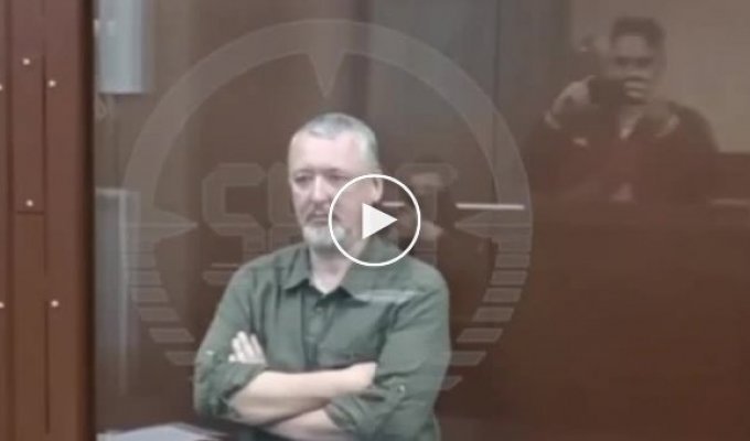 The first shots of the detained Igor Strelkov (Girkin) from the hall of the Meshchansky Court of Moscow