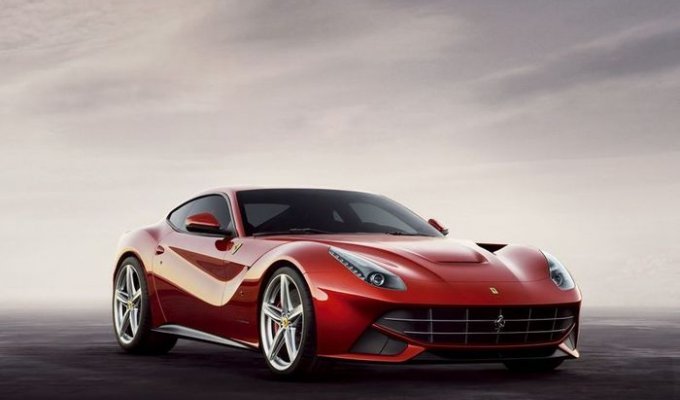 Компания Ferrari официально представила новую модель - F12 Berlinetta (15 фото + 2 видео)