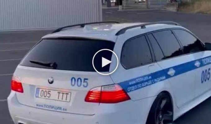 На девушку из Эстонии завели уголовное дело за то, что она оклеила свой BMW в цвета российской ДПС