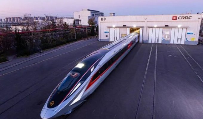 New High-Speed ​​Trains That Can Reach 450 km/h Shown in Beijing (6 photos)