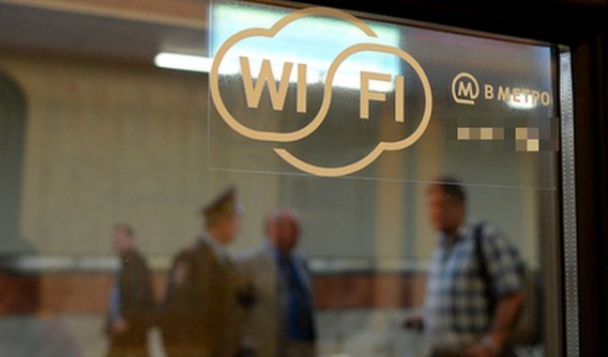 Wi-Fi в метро Москвы и Санкт-Петербурга призвал спасать Россию (3 фото)