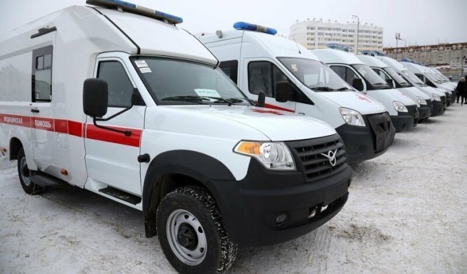 УАЗ начал отгрузку машин скорой помощи нового поколения (13 фото)