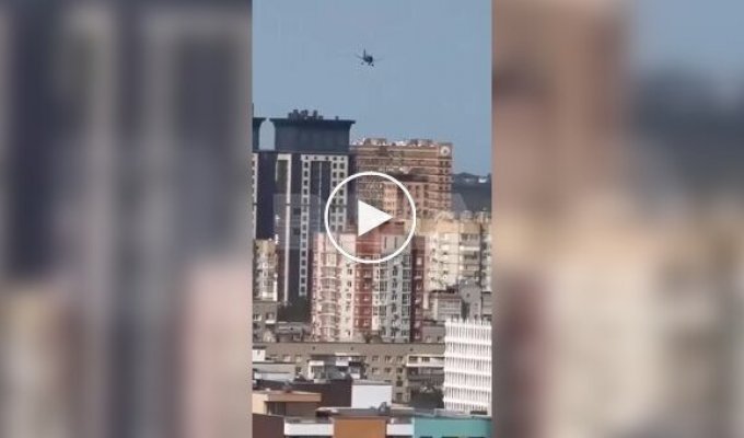 Момент прилета беспилотника в российском Ростове-на-Дону