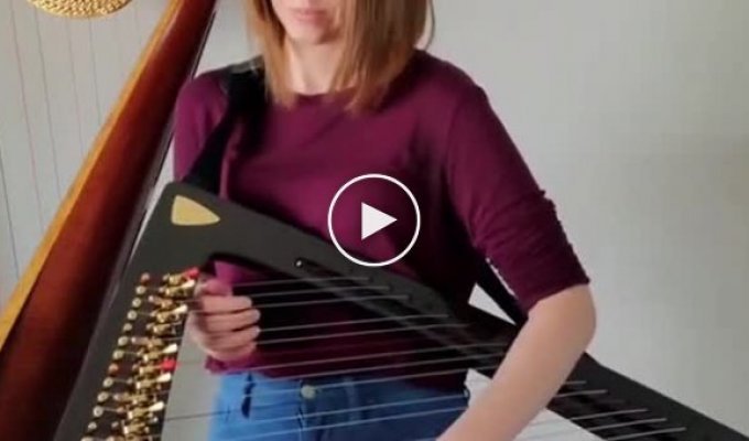 Playing Muse on an electric harp