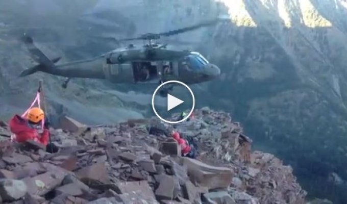 Мастерская эвакуация альпинистов с вершины горы