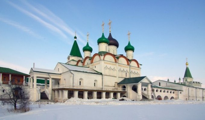 В Нижнем Новгороде суд разрешил РПЦ компенсировать долг молитвами (фото)