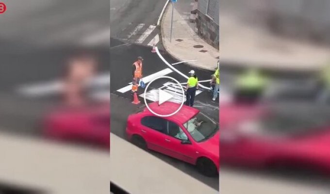 Робітники переплутали літери при розмітці дороги