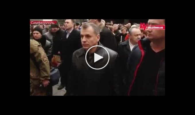Майдан. Собравшиеся у стен ВР Крыма требуют референдума