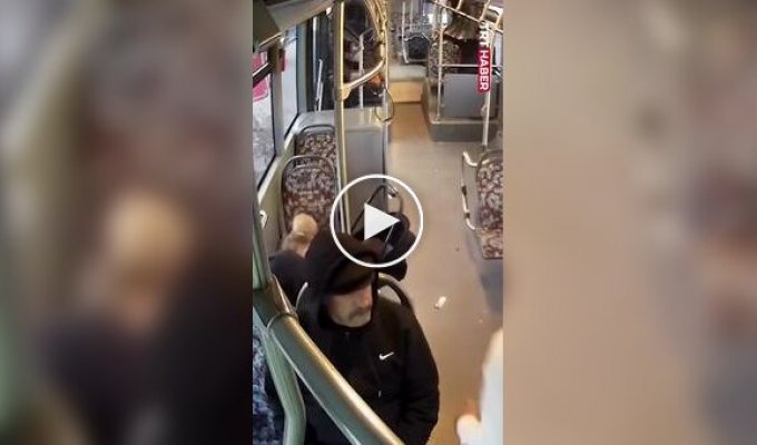 Мужчина спас девочку с помощью приема Геймлиха