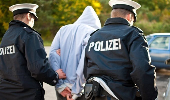 В Германии арестовали гея-каннибала (4 фото)