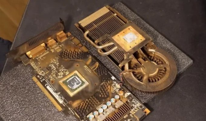 Так выглядит компьютер курильщика (3 фото)