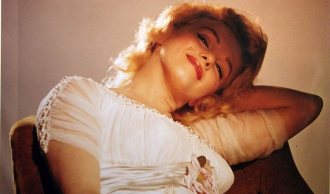 Неизвестные раннее фотографии Мэрилин Монро выставлены на аукционе (29 фото)
