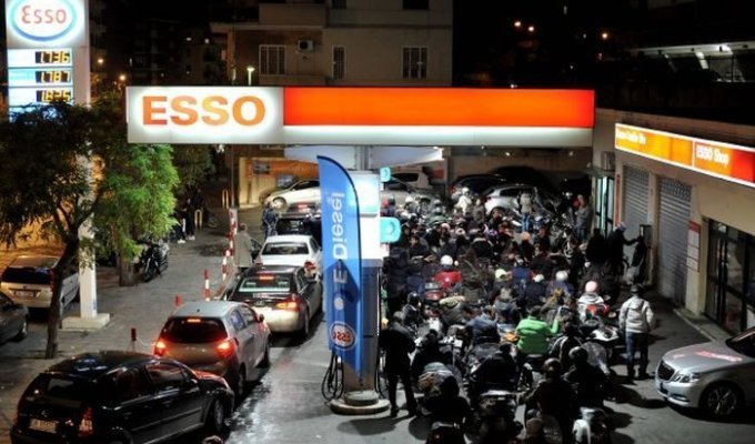 Бензиновый кризис в Италии (8 фото + видео)