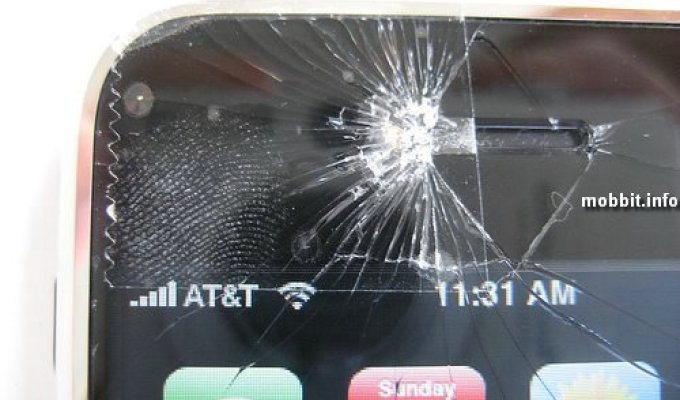 Разбившийся iPhone – печальное зрелище