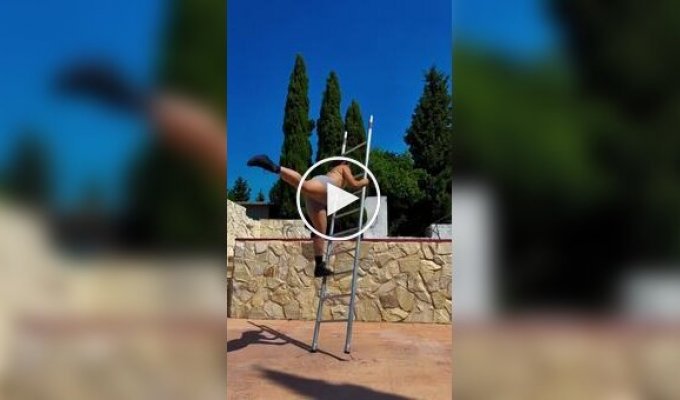 Дівчина з вражаючим почуттям балансу