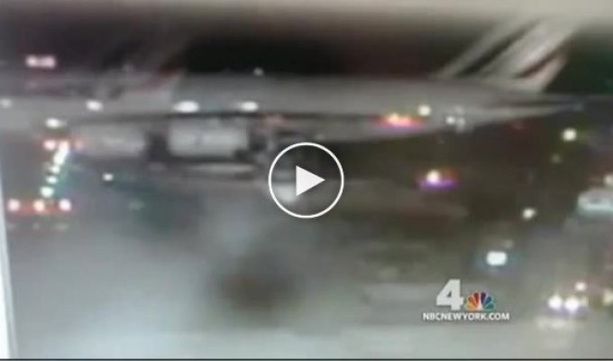 Два самолета столкнулись в Нью-Йоркском Аэропорту