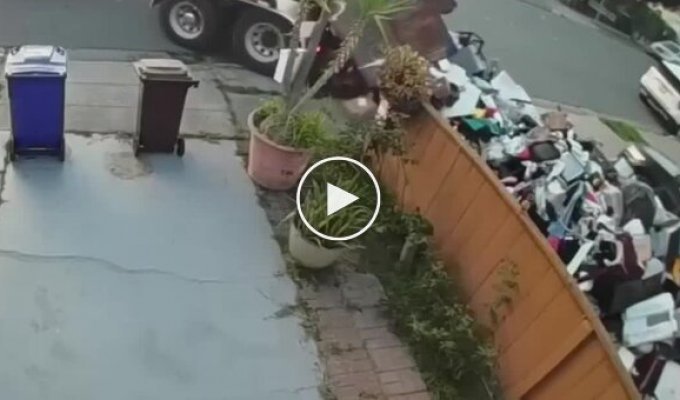 Власник компанії з вивезення сміття покарав боржника