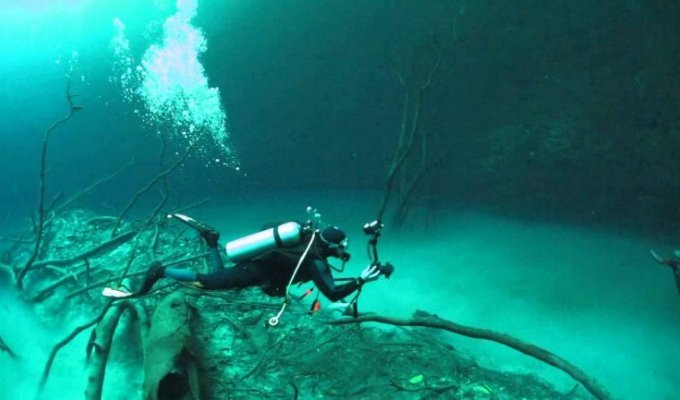 Мистическая подводная река в Мексике (6 фото)